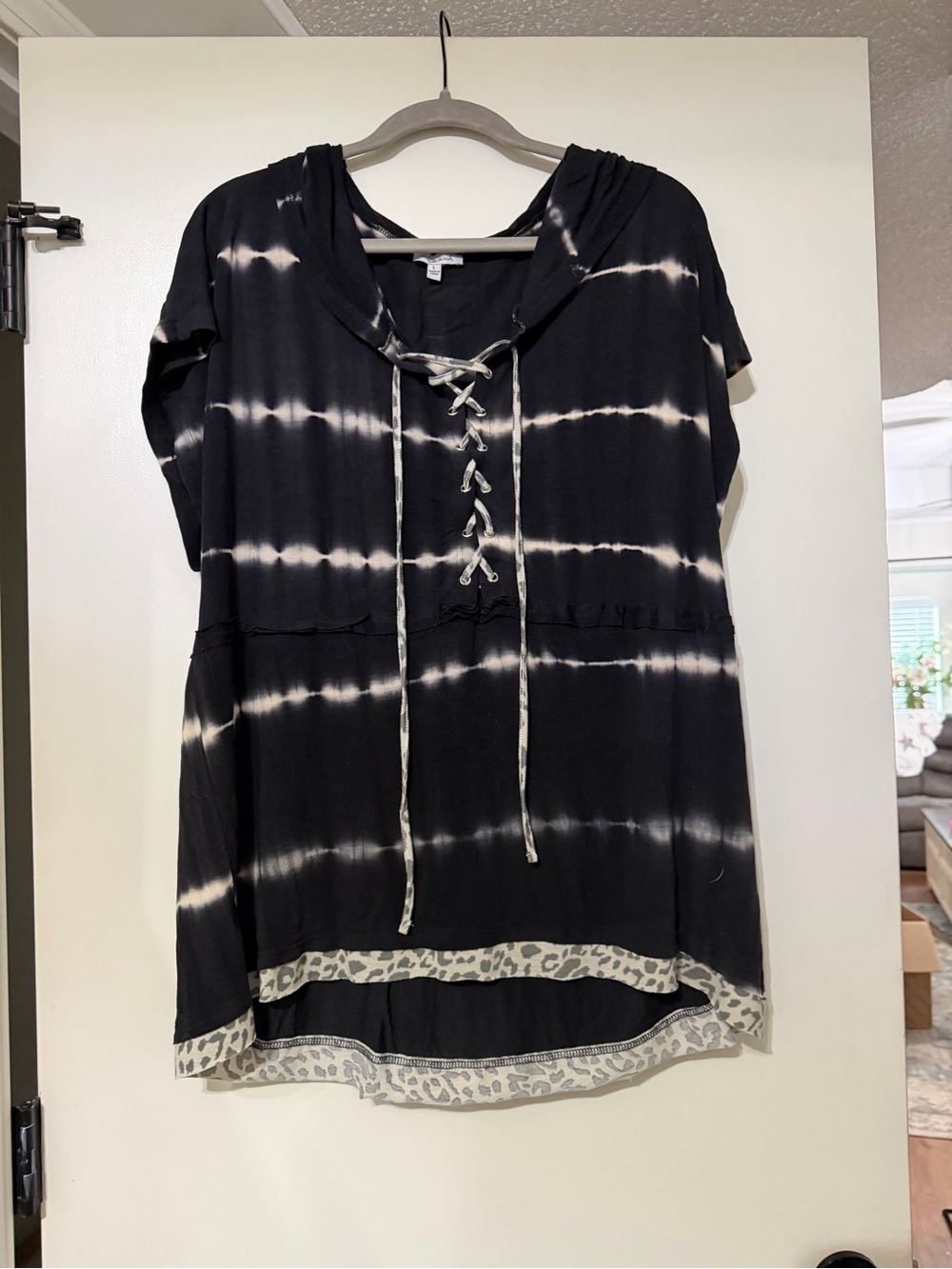 White Birch Women’s Black Tie-Dye Lace-Up Hooded Top L